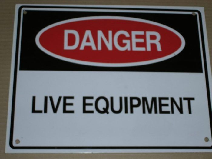 Sign Metal Danger Live Equipment (225 x 300mm)